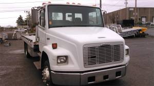 2001 Freightliner FL60 - Image 4