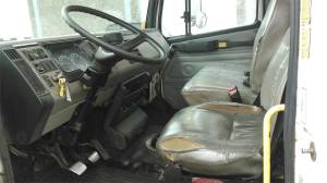 2001 Freightliner FL60 - Image 6