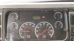 2001 Freightliner FL60 - Image 7